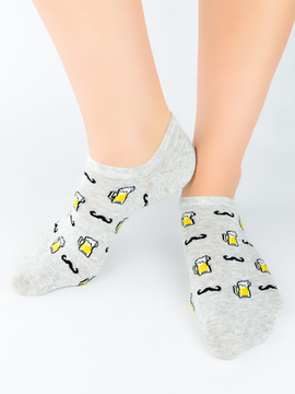 Jasnoszare męskie stopki ze wzorem w kufle piwa Noviti ST002 M04