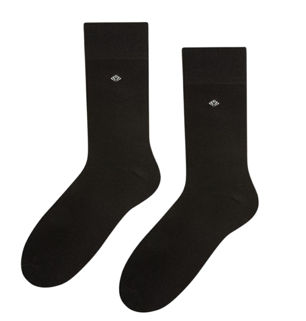 Skarpetki męskie Steven 056/ gładkie z małym wzorkiem na łydce / czarne