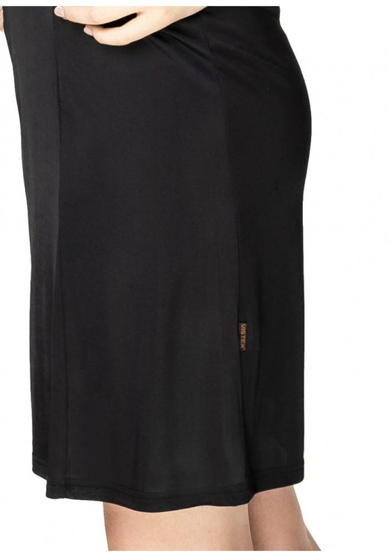 Czarna halka Mewa 4127 z jedwabiu Vistex , z ozdobnym dekoltem