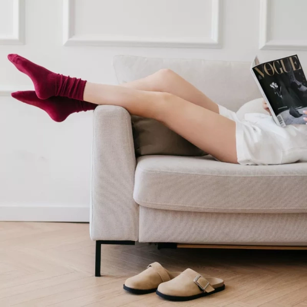 Bordowe bezuciskowe skarpetki damskie z wywijanym ściągaczem Wola Perfect Woman