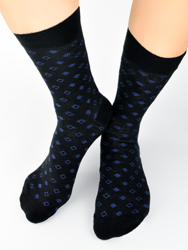 Męskie czarne skarpetki bawełniane M10  w granatowe kwadraty Noviti SB006