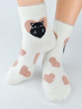 Puchate Skarpetki z kotkiem i serduszkami SP020 ecru - Noviti