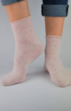 Bezuciskowe skarpety różowe z lureksem Noviti SB022