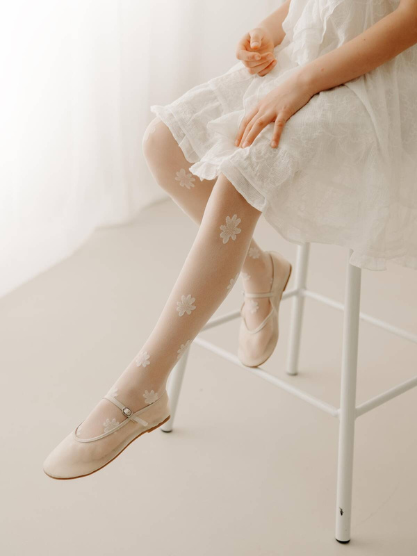 Delikatnie pastelowe rajstopy dziecięce w kwiaty Fiore ANGELA 116-158