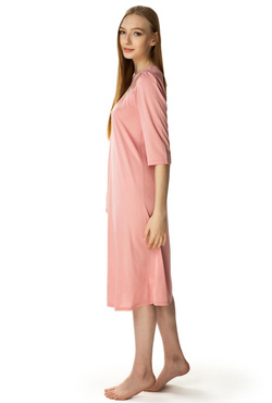 Długa koszula nocna Diana z ładnym dekoltem ciemny róż - Mewa